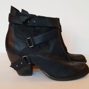 Navy blue Fergalucious boots